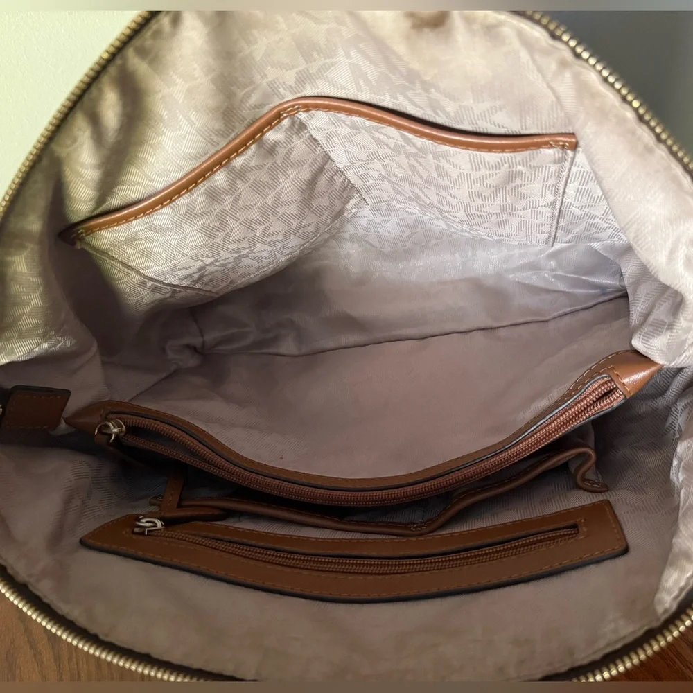 Michael Kors Riley Large Signature Satchel - Picture 9 of 13